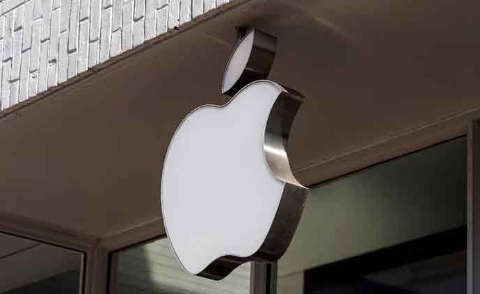 Apple tries to defend Google's billion-dollar payments in the search lawsuit. 6 Apple